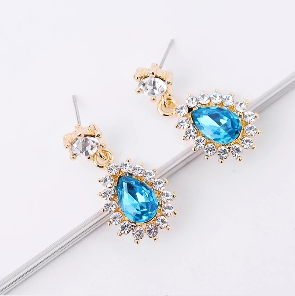 🎀18k Sky Blue Crystal Drop Earings - Picture 5 of 5